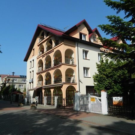 Pod Arkadami Hotel Дарволко Екстериор снимка