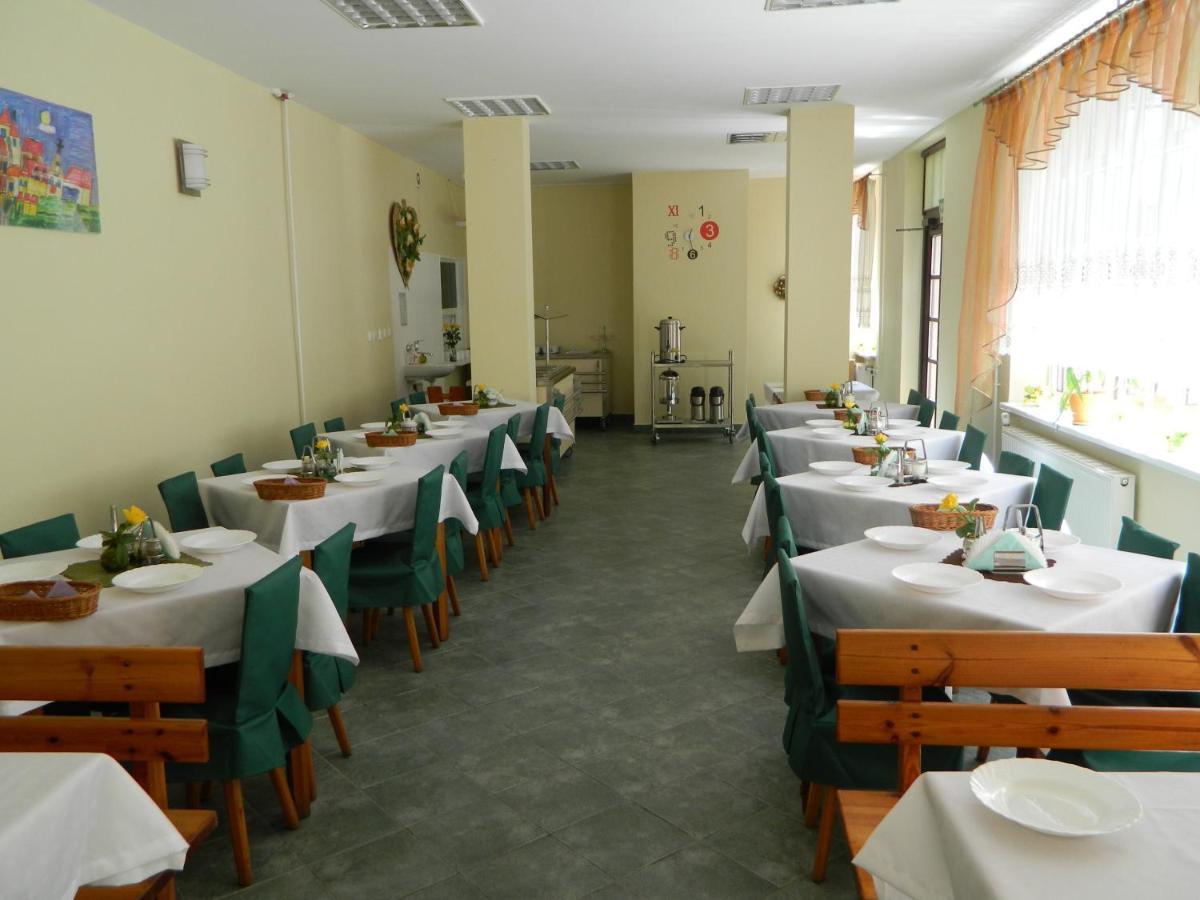 Pod Arkadami Hotel Дарволко Екстериор снимка