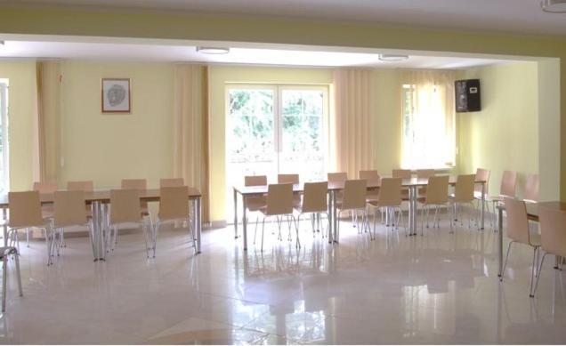 Pod Arkadami Hotel Дарволко Екстериор снимка