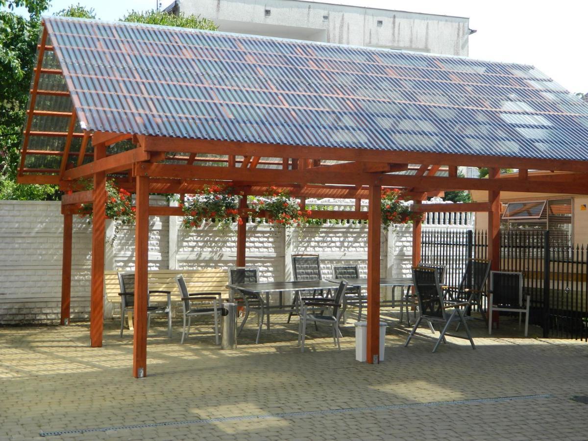 Pod Arkadami Hotel Дарволко Екстериор снимка
