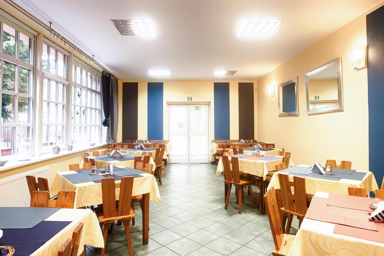 Pod Arkadami Hotel Дарволко Екстериор снимка