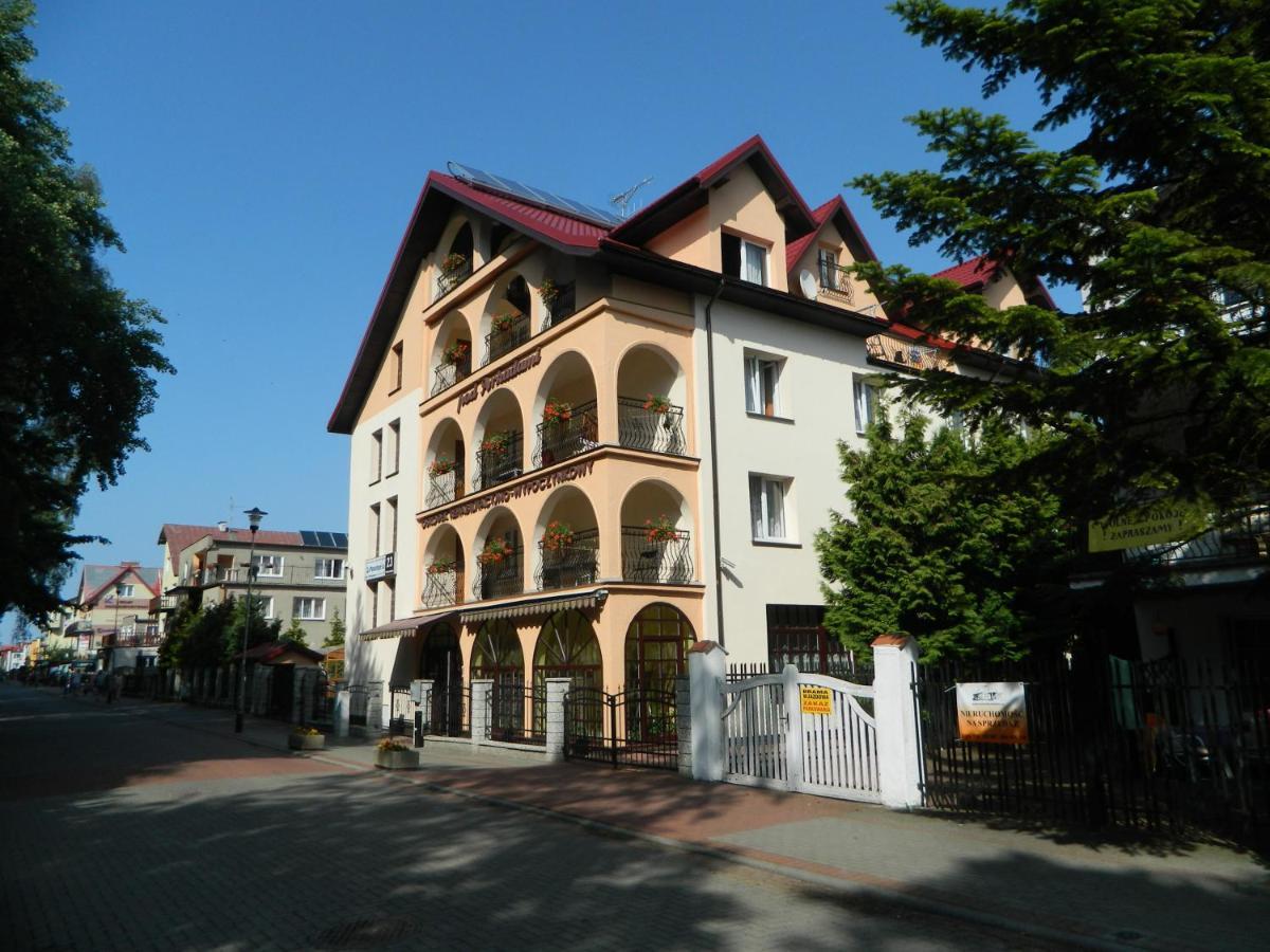 Pod Arkadami Hotel Дарволко Екстериор снимка