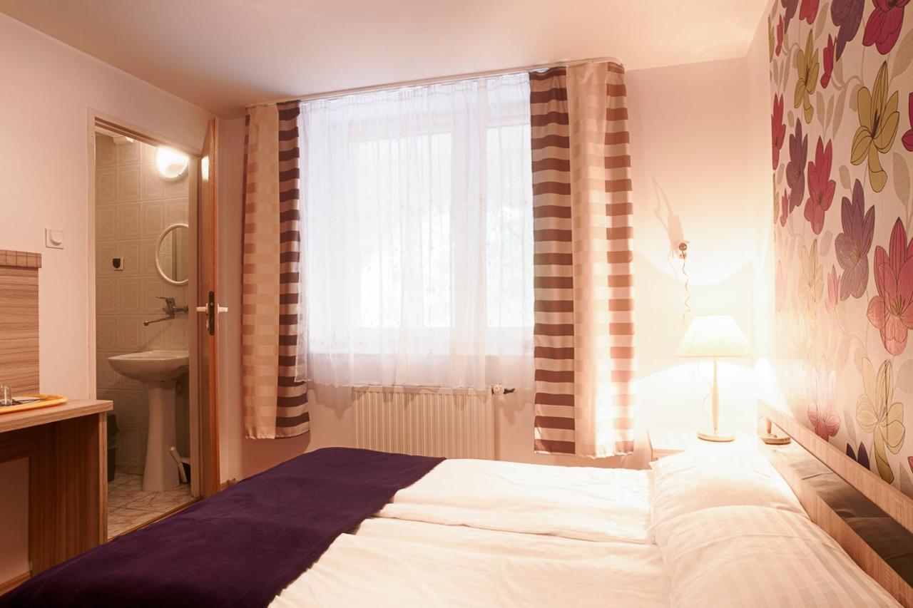 Pod Arkadami Hotel Дарволко Екстериор снимка